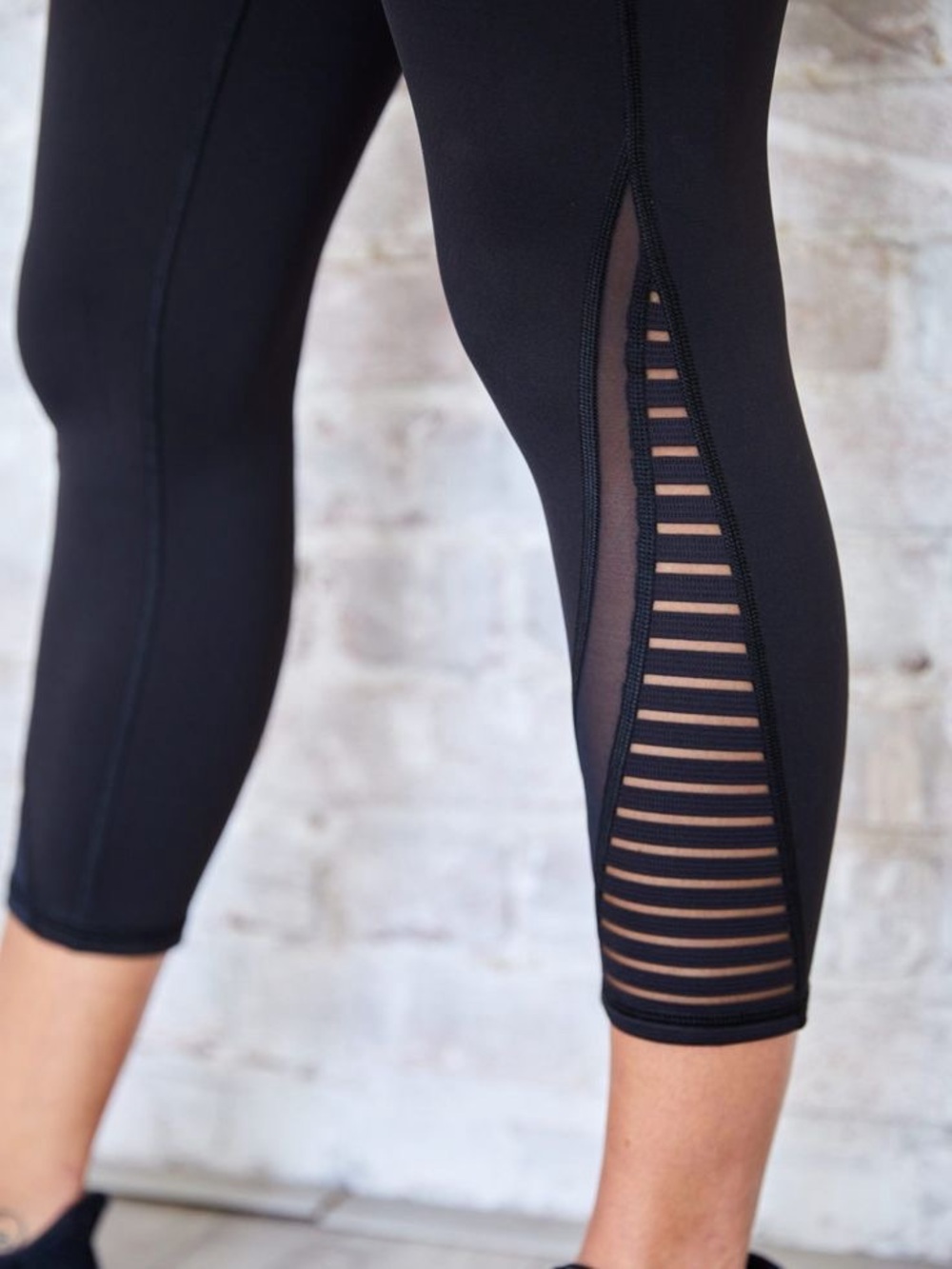 MICHI WMNS XS Black High-Rise Cropped Leggings with Mesh & Striped Calf Inset - Picture 2 of 8